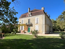 Dpt (32) NOGARO nearby, ELEGANT NOTABLES' HOUSE, economical, from the 19th century, 600M2, centuries-old park, U-shaped outbuildings, 11 ha, no work required, 
