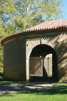 MARCIAC (32): Beautiful castle overlooking 8 hectares, ideal for public reception, events, senior residence, community, shared housing