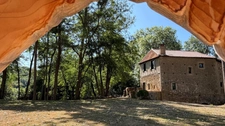 MARCIAC(32) proche: AUTHENTIQUE MOULIN SEIGNEURIAL d'EXCEPTION  des XIV-XVIIIs, caché, avec son bief baignable, 1.5 HECTARE, élégante rénovation, meublé, tennis, RARE