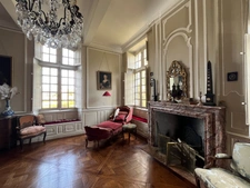 Elegant 18th-century château, requiring no work, on 1 hectare enclosed by walls, landscaped garden, chapel, orangery, outbuildings, ideal for family or events, near Pau, Lourdes, Marciac, Tarbes...