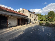 Near Plaisance (32) and Maubourguet (65): In a peaceful setting, a beautiful 180m² rural property on 1.5 hectares of wooded land, requiring no work, with no overlooking neighbors... A truly special pl