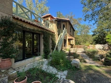 MARCIAC(32) proche: AUTHENTIQUE MOULIN SEIGNEURIAL d'EXCEPTION  des XIV-XVIIIs, caché, avec son bief baignable, 1.5 HECTARE, élégante rénovation, meublé, tennis, RARE