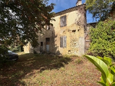  AIGNAN (32): BEL ENSEMBLE IMMOBILIER de caractere  A RENOVER 300m2 + local AVEC vitrine, jardin clos 360M2 , ideal investisseur, brocante, artiste, familles