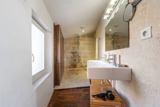 UZES(30): élégante MAISON BOURGEOISE, au cœur de UZES, au calme, jardin, piscine, intimité préservée