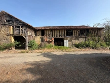  PLAISANCE (32); AUTHENTIC GASCONNE HOUSE 300M2 in its original condition, somewhat hidden, 1HA large outbuildings...