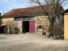 Elegant 18th-century château, requiring no work, on 1 hectare enclosed by walls, landscaped garden, chapel, orangery, outbuildings, ideal for family or events, near Pau, Lourdes, Marciac, Tarbes...