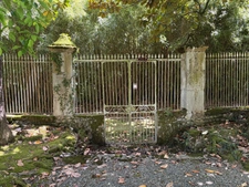 Gers (32), VERY BEAUTIFUL FAMILY CASTLE, 45HA with outbuildings, somewhat hidden, in a dominant position, a beautiful history 