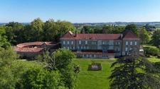 MARCIAC (32): Beautiful castle overlooking 8 hectares, ideal for public reception, events, senior residence, community, shared housing