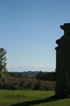MARCIAC (32): Beautiful castle overlooking 8 hectares, ideal for public reception, events, senior residence, community, shared housing