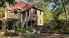 MARCIAC(32) proche: AUTHENTIQUE MOULIN SEIGNEURIAL d'EXCEPTION  des XIV-XVIIIs, caché, avec son bief baignable, 1.5 HECTARE, élégante rénovation, meublé, tennis, RARE