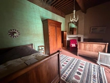 MARCIAC (32): Former seigniory, beautiful 14th-century castle on +3hectares, hidden at the end of the road, no neighbors, in the countryside, 500m2 of living space, heated swimming pool, discover the 