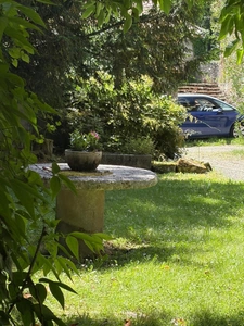 Gers(32), TRES BEAU CHATEAU DE FAMILLE 45HA avec dependances, un peu caché, en position dominante, une belle histoire 