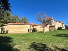 MARCIAC (32): Beautiful castle overlooking 8 hectares, ideal for public reception, events, senior residence, community, shared housing