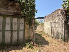 PLAISANCE du GERS proche(32): ANCIENNE PROPRIETE BOURGEOISE avec dépendances, bois, petit etang, 2 hectares,CALME, sans vis à vis,