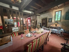 MARCIAC (32): Former seigniory, beautiful 14th-century castle on +3hectares, hidden at the end of the road, no neighbors, in the countryside, 500m2 of living space, heated swimming pool, discover the 