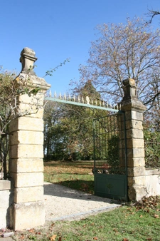 Dpt (32) NOGARO nearby, ELEGANT NOTABLES' HOUSE, economical, from the 19th century, 600M2, centuries-old park, U-shaped outbuildings, 11 ha, no work required, 