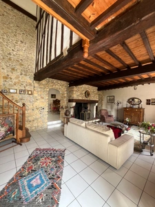 PLAISANCE DU GERS 10 min: ELEGANTE MAISON DE CARACTERE, restaurée par architecte, 320m2, 4700m2 en partie clos