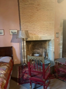 MARCIAC (32): Former seigniory, beautiful 14th-century castle on +3hectares, hidden at the end of the road, no neighbors, in the countryside, 500m2 of living space, heated swimming pool, discover the 