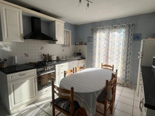 MARCIAC (32), MAISON DE CHARME de 1995, 130 m² habitables, 3200m2 terrain arboré, un peu cachée, vue, 4 chambres, grand sejour, SANS NUISANCE 