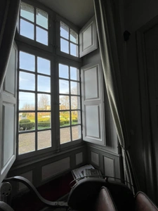 Elegant 18th-century château, requiring no work, on 1 hectare enclosed by walls, landscaped garden, chapel, orangery, outbuildings, ideal for family or events, near Pau, Lourdes, Marciac, Tarbes...