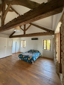Near Plaisance du Gers (32), elegant 307m2 stone village house with 150m2 enclosed garden, no work required.