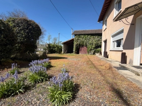  PLAISANCE (32) proche : MAISON TRADITIONNELLE 1960, dépendances, terrain clos avec jardin de 1.000m2 environ au calme, vue campagne