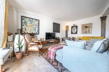 UZES(30): élégante MAISON BOURGEOISE, au cœur de UZES, au calme, jardin, piscine, intimité préservée