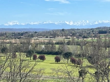 Élégant château du XIXᵉ siècle sur 70 ha, vue panoramique sur les Pyrénées, à 1h30 de Toulouse-Blagnac.