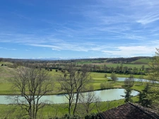 Élégant château du XIXᵉ siècle sur 70 ha, vue panoramique sur les Pyrénées, à 1h30 de Toulouse-Blagnac.