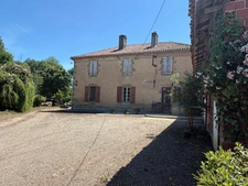  PLAISANCE (32); AUTHENTIC GASCONNE HOUSE 300M2 in its original condition, somewhat hidden, 1HA large outbuildings...
