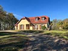 MARCIAC (32), MAISON DE CHARME de 1995, 130 m² habitables, 3200m2 terrain arboré, un peu cachée, vue, 4 chambres, grand sejour, SANS NUISANCE 