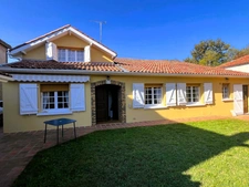 PLAISANCE(32), MAISON DE CARACTERE avec jardin clos, garage, atelier + T2 en duplex au calme , commerces à pied !