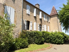 Gers (32), VERY BEAUTIFUL FAMILY CASTLE, 45HA with outbuildings, somewhat hidden, in a dominant position, a beautiful history 