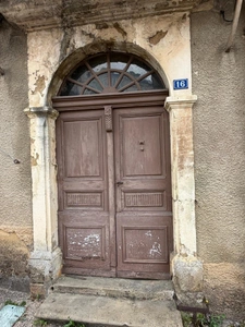  AIGNAN (32): BEL ENSEMBLE IMMOBILIER de caractere  A RENOVER 300m2 + local AVEC vitrine, jardin clos 360M2 , ideal investisseur, brocante, artiste, familles