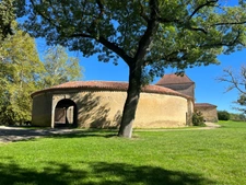 MARCIAC (32): Beautiful castle overlooking 8 hectares, ideal for public reception, events, senior residence, community, shared housing