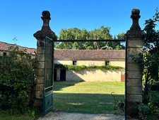 Dpt (32) NOGARO nearby, ELEGANT NOTABLES' HOUSE, economical, from the 19th century, 600M2, centuries-old park, U-shaped outbuildings, 11 ha, no work required, 