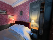 Elegant 18th-century château, requiring no work, on 1 hectare enclosed by walls, landscaped garden, chapel, orangery, outbuildings, ideal for family or events, near Pau, Lourdes, Marciac, Tarbes...