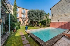 UZES(30): élégante MAISON BOURGEOISE, au cœur de UZES, au calme, jardin, piscine, intimité préservée