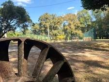 MARCIAC(32) proche: AUTHENTIQUE MOULIN SEIGNEURIAL d'EXCEPTION  des XIV-XVIIIs, caché, avec son bief baignable, 1.5 HECTARE, élégante rénovation, meublé, tennis, RARE