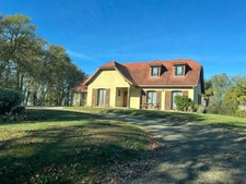 MARCIAC (32), MAISON DE CHARME de 1995, 130 m² habitables, 3200m2 terrain arboré, un peu cachée, vue, 4 chambres, grand sejour, SANS NUISANCE 