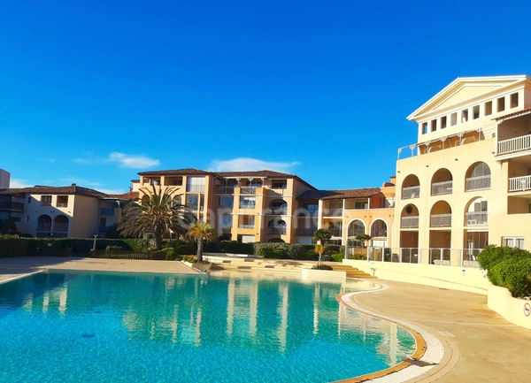 BORD DE MER - APPARTEMENT T2 TERRASSE + PARKING + PISCINE à vendre SIX-FOURS-LES-PLAGES (83)