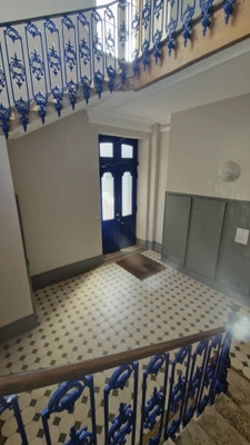 Appartement F3 duplex rénové 2 parkings privatifs environnement privilégié
