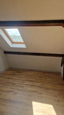 Appartement F3 duplex rénové 2 parkings privatifs environnement privilégié