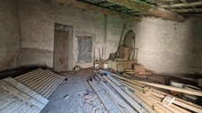 Maison de village F4 à rénover de 90 M2 avec jardin / parking et dépendance