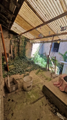 Maison de village F4 à rénover de 90 M2 avec jardin / parking et dépendance