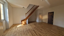 Appartement F3 duplex rénové 2 parkings privatifs environnement privilégié