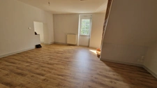 Appartement F3 duplex rénové 2 parkings privatifs environnement privilégié