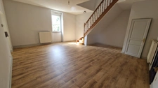 Appartement F3 duplex rénové 2 parkings privatifs environnement privilégié