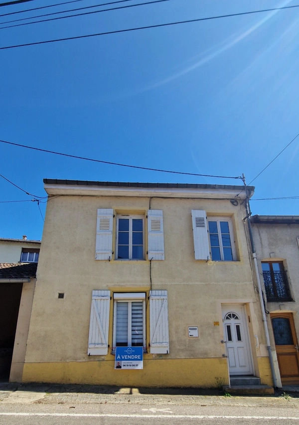 Maison à Waville F4 de 90 M2 avec jardin / parking et dépendance