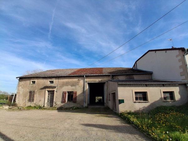 MAISON À RÉHABILITER ET GRANGE 360 M2 EXPLOITABLES / GARAGES ET TERRAIN À JONVILLE-EN-WOËVRE